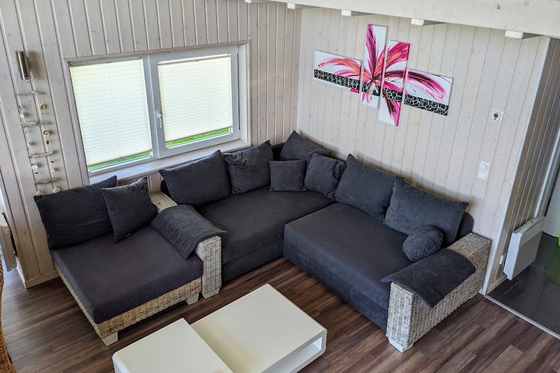 Wohnzimmer mit Couchgarnitur 
