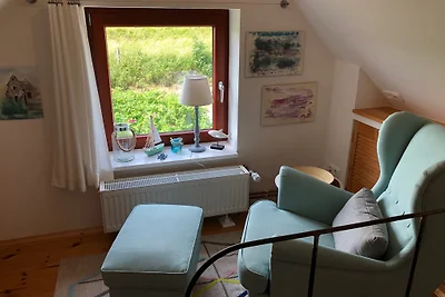 Il cottage con il tetto di paglia sulla diga