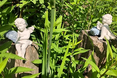 Il cottage con il tetto di paglia sulla diga