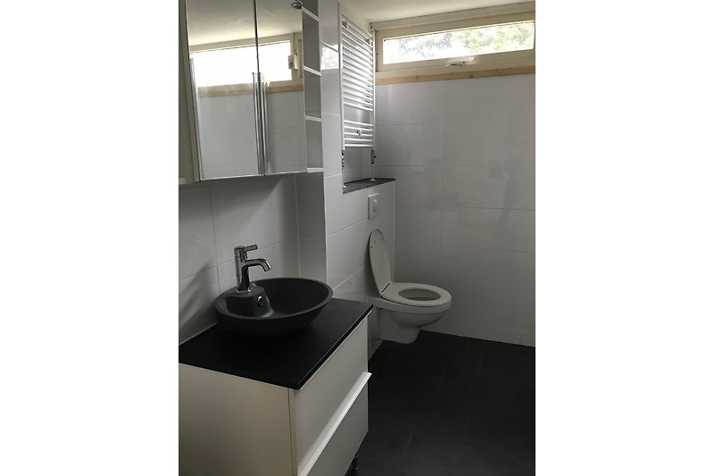 Bathroom with shower + toilet