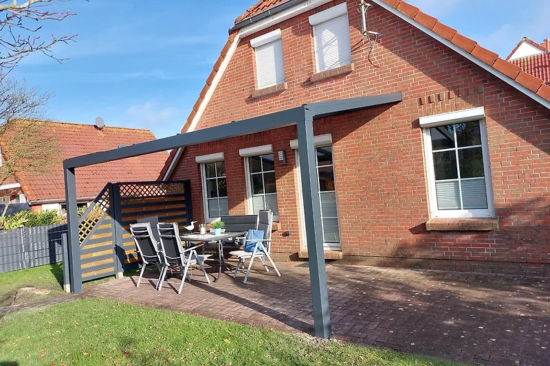 Südterrasse mit Relaxgartenstühle und Auflagen
