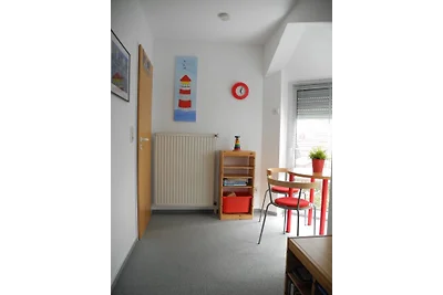 und Erker (mit elektrischen Rollläden).  und Erker (mit elektrischen Rollläden).