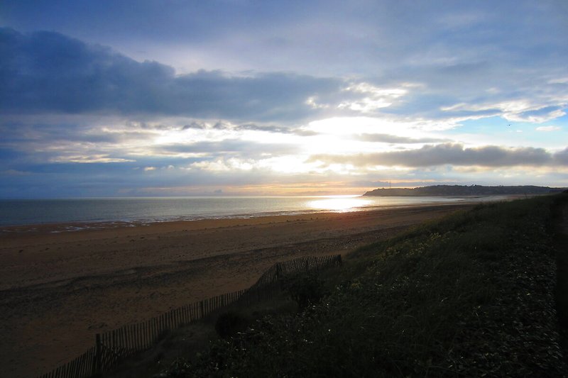 Sonnenuntergang über BARNEVILLE Strand 80 Meter weit vom Ferienhaus "JERSEY" , zwei Minuten zu Fuss