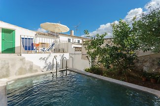 Casa Jeroni mit Pool und Parkplatz