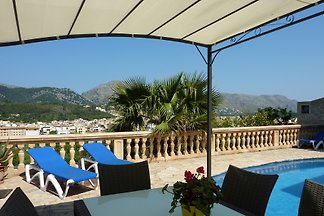Moderne Villa mit Pool und Ausblick