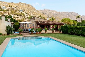 Finca mit Pool in Meeresnähe