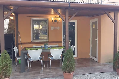 Mediterran Ferienhaus mit Pool