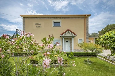 Villa Maria, Omladinska10 Jadranovo