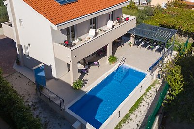 ✯✯✯✯  Villa Leonore in Omis