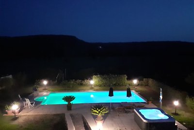 VILLA IN CAMPAGNA CON PISCINA PRIVA