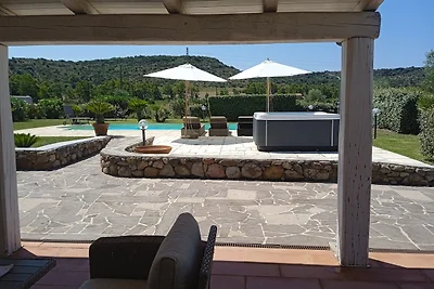 VILLA IN CAMPAGNA CON PISCINA