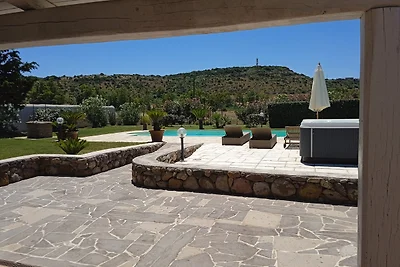 VILLA IN CAMPAGNA CON PISCINA