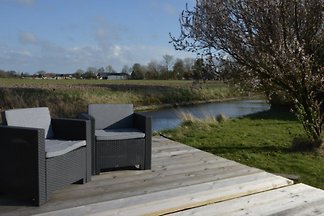 Komforthaus mit Garten am Wasser