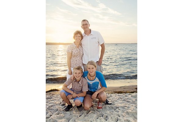 <span style="font-size:smaller;">Firma Ferienhof Harms GbR</span><br> Familie Harms <span style="font-size:smaller;">Firma Ferienhof Harms GbR</span><br> Familie Harms