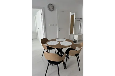 Biały apartament przy porcie