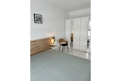 Biały apartament przy porcie