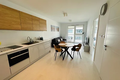 Biały apartament przy porcie