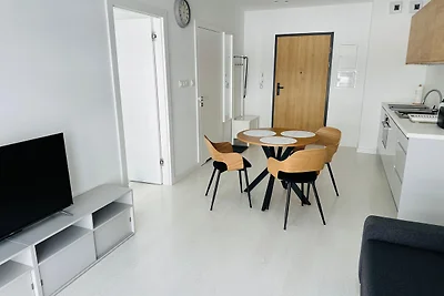 Biały apartament przy porcie