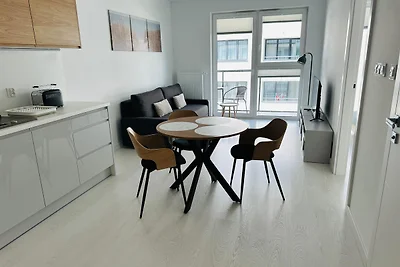 Biały apartament przy porcie