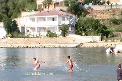 Miral Beach, direkt am Meer
