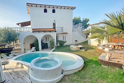 Villa Agata mit Pool & Sauna Apt.1