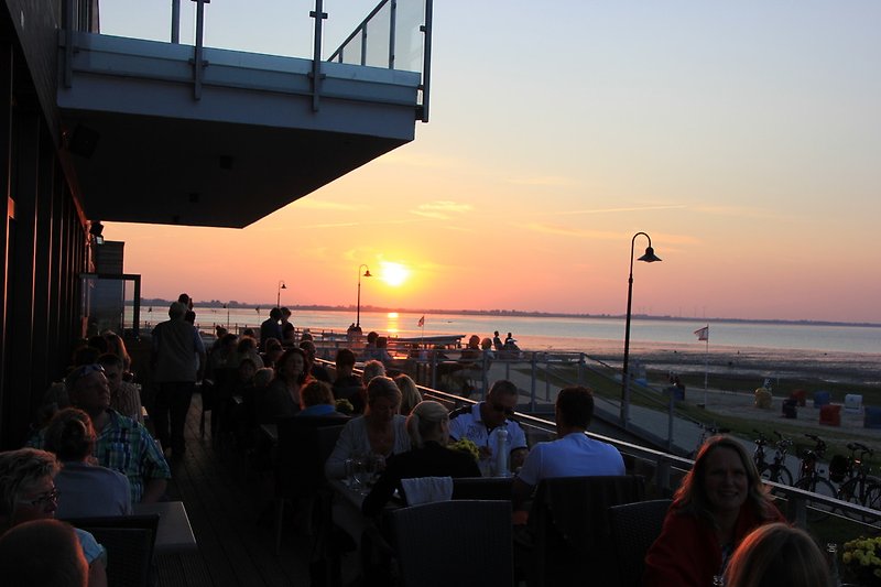 Heween Restaurant with a view of the Wadden Sea.