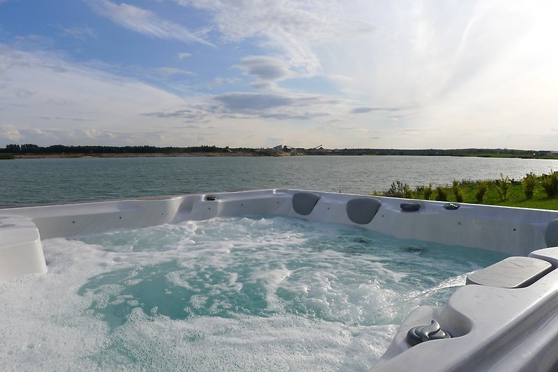 Outdoor Whirlpool 365 Tage
