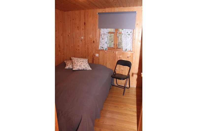 Schlafzimmer 2 mit Wandschrank