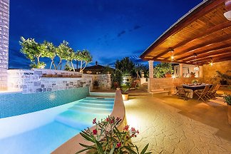 Ultra-Luxusvilla mit beheiztem Pool