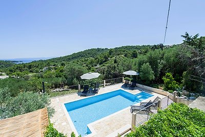 Vecchia casa ristrutturata, piscina