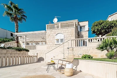 Große Villa mit beheiztem Pool