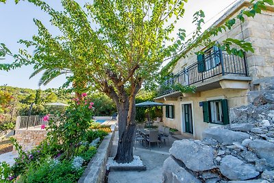 Vecchia casa ristrutturata, piscina