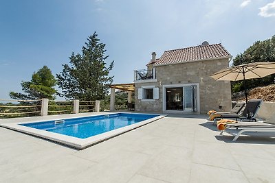 Away from all! Secluded house, pool