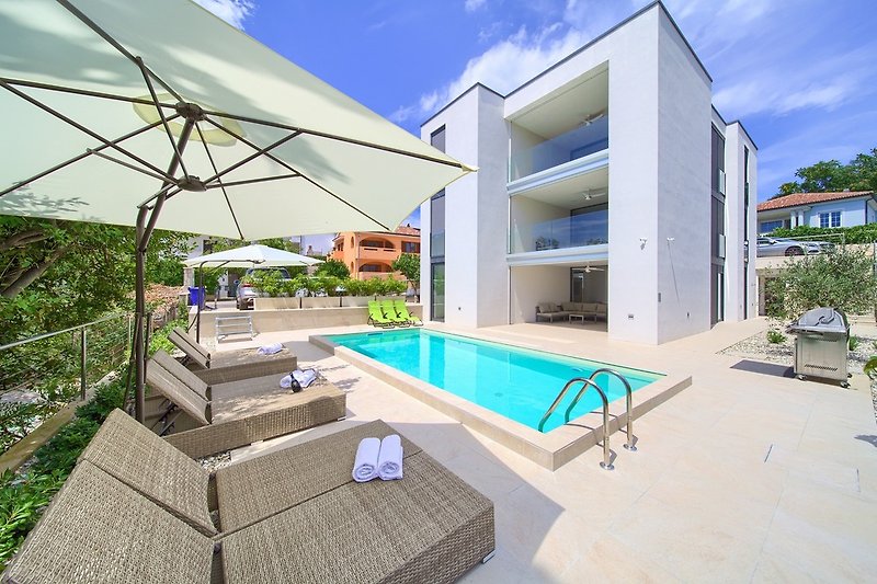Villa Celeia mit beheiztem Pool