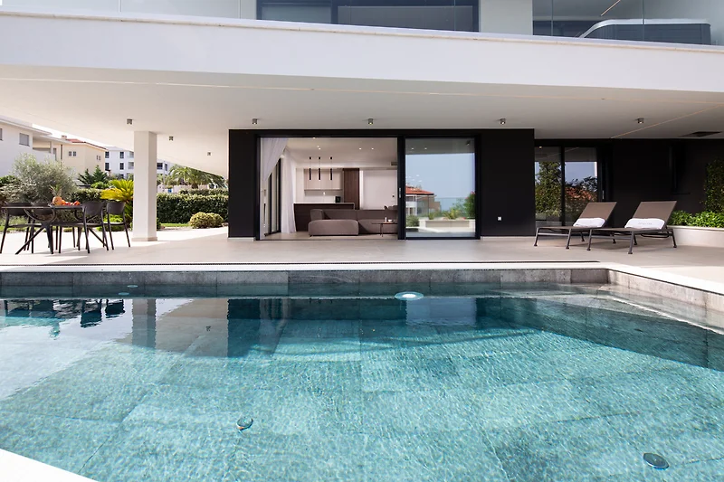 Pool, schattige Plätze und stilvolles Design im exklusiven Resort.