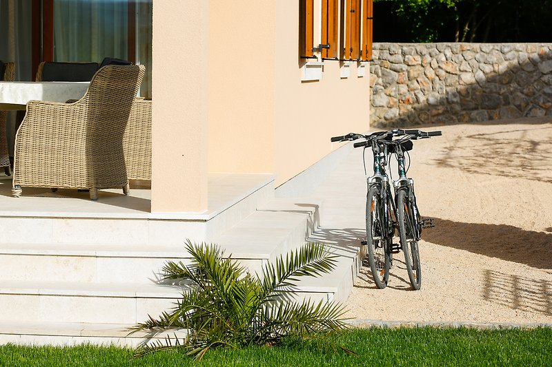 Villa mit Pool, Whirlpool und Fahrrad