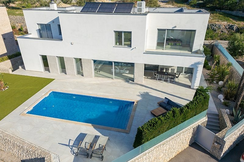 Villa Sia mit beheiztem Pool, Meerblick, Garage und E-Bikes
