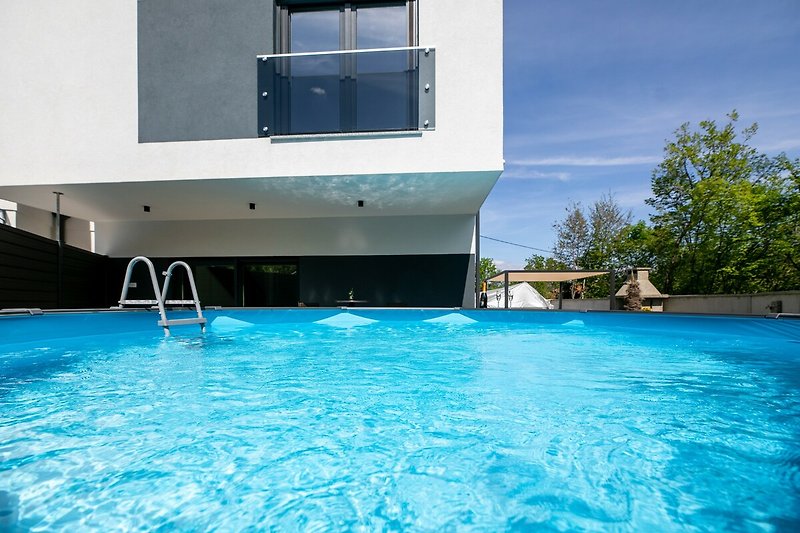 Villa Veroniq mit Pool und Whirlpool
