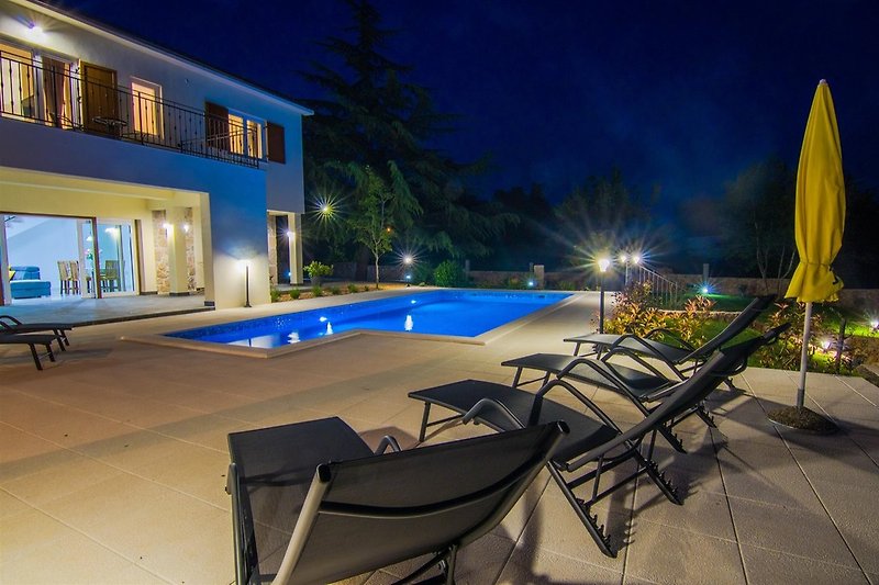 Villa Cedar mit Pool & Sommerküche