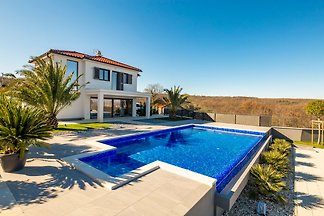 Design Villa mit Pool & Meerblick