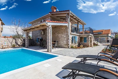 Appartamento rustico con piscina