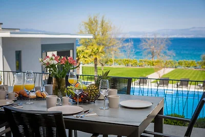 Villa C Malinska am Meer mit Pool