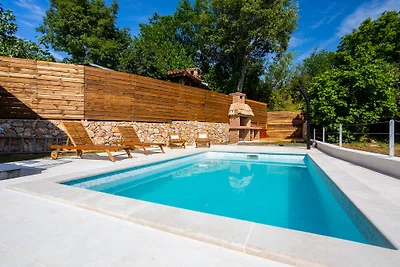 Steinhaus mit Pool, nur 50 vom Meer