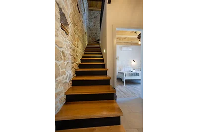 Steinhaus mit Pool, nur 50 vom Meer