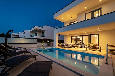 Villa Aria am Meer mit Pool