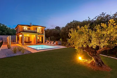 Villa Pinaza C mit beheiztem Pool__