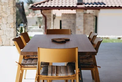 Erleben Sie die Villa Kadila – beheizter Pool & Sauna in einem zeitlosen Olivenhain