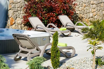 Villa Lavender's Breeze mit Pool