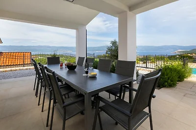 Villa Maia – Stilvolle Oase mit Pool & Meerblick