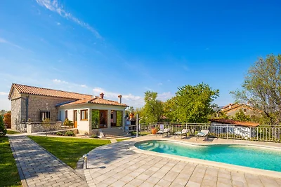 Villa Vinci mit Pool & Spielplatz